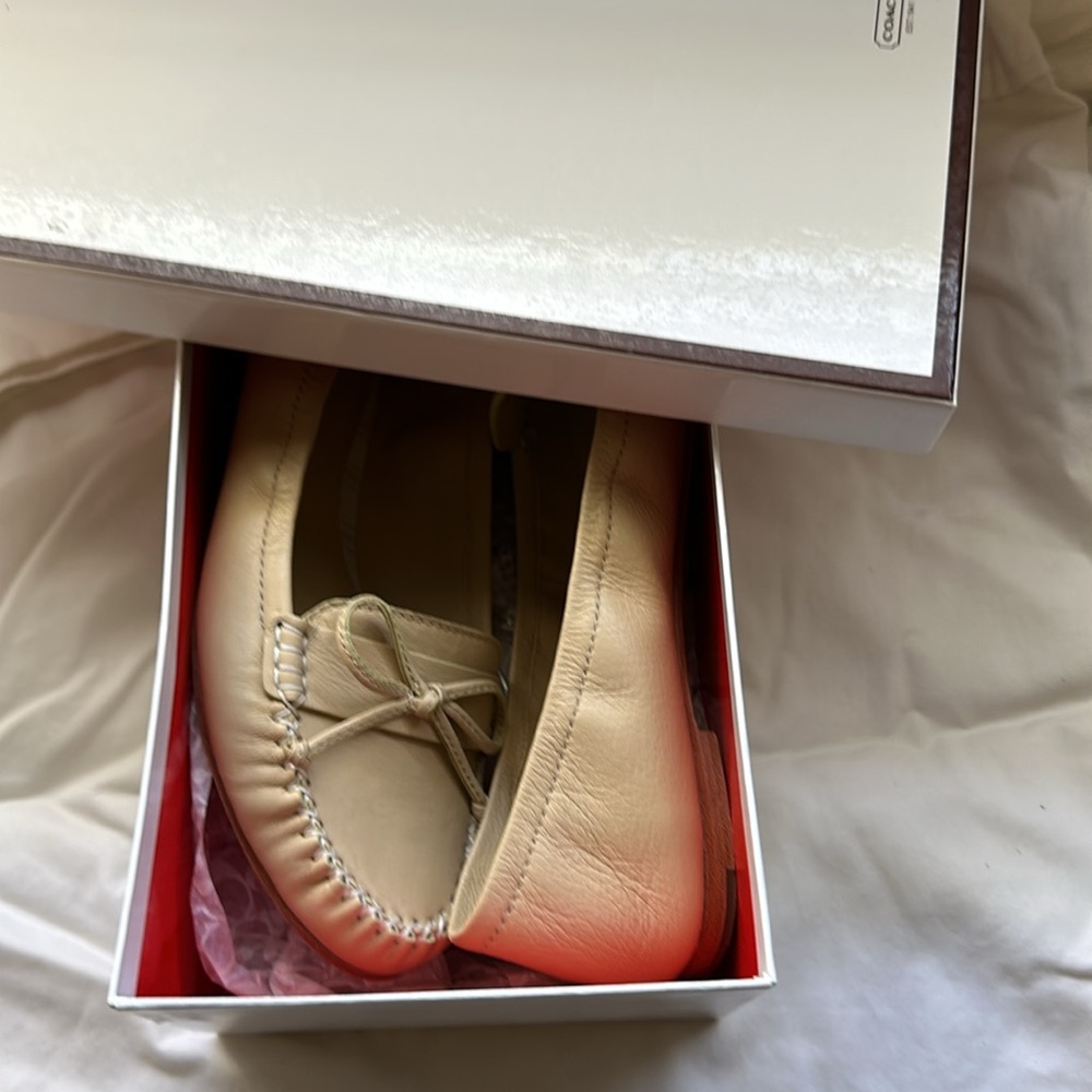 Coach sand color leather flats, size 8.5 - Picture 3 of 5
